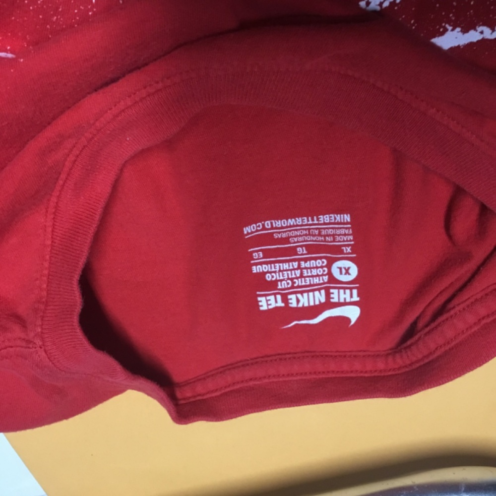 Nike tee - Picture 2 of 2